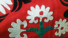 Afbeelding in Gallery-weergave laden, Vintage hand-embroidered Suzani from Uzbekistan 【One and only item!】