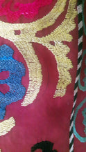 Lataa kuva Galleria-katseluun, Vintage hand-embroidered Suzani from Uzbekistan 【One and only item!】