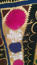 Carica l&#39;immagine nel visualizzatore di Gallery, Vintage silk hand-embroidered Suzani from Uzbekistan 【One and only item!】