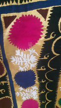 Afbeelding in Gallery-weergave laden, Vintage silk hand-embroidered Suzani from Uzbekistan 【One and only item!】