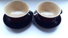 Laden Sie das Bild in den Galerie-Viewer, Hida-Shunkei lackiertes Kaffee-/Teetassen- und Untertassen-Set aus Holz.