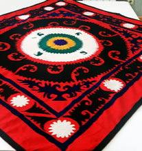Afbeelding in Gallery-weergave laden, Vintage hand embroidered Suzani from Uzbekistan 【One and only item!】