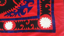 Cargar imagen en el visor de la galería, Vintage hand embroidered Suzani from Uzbekistan 【One and only item!】