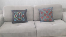 Charger l&#39;image dans la galerie, Suzani hand-embroidered cushion cover - dark grey
