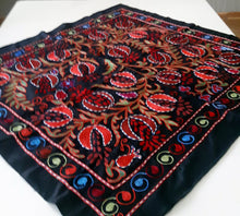 Lataa kuva Galleria-katseluun, Suzani hand-embroidered silk fabric - black