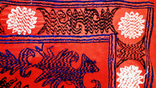 Cargar imagen en el visor de la galería, Vintage hand embroidered Suzani from Uzbekistan 【One and only item!】