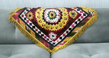 Afbeelding in Gallery-weergave laden, Vintage hand-embroidered Suzani with Khan Atlas from Uzbekistan 【One and only item!】