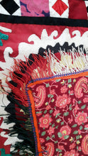 Afbeelding in Gallery-weergave laden, Vintage hand-embroidered Suzani from Uzbekistan 【One and only item!】