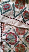 Afbeelding in Gallery-weergave laden, Suzani hand-embroidered silk fabric