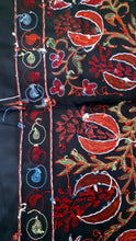 Afbeelding in Gallery-weergave laden, Suzani hand-embroidered silk fabric - black
