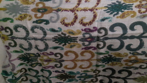 Handgemachtes Textil aus Kamelwolle mit Drucken - mehrfarbig