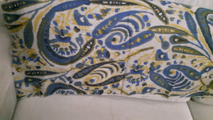 Handgemachtes Textil aus Kamelwolle mit Drucken - blau und gelb