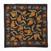 Afbeelding in Gallery-weergave laden, Suzani hand-embroidered silk cushion cover - black