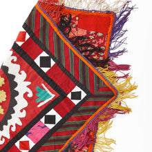 Cargar imagen en el visor de la galería, Vintage hand-embroidered Suzani from Uzbekistan 【One and only item!】
