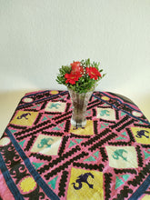 Lataa kuva Galleria-katseluun, Vintage hand-embroidered silk Suzani from Uzbekistan 【One and only item!】